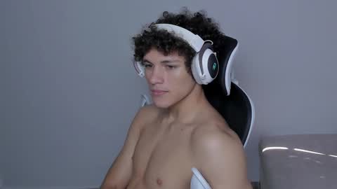 Laureent online show from November 6, 5:47 pm