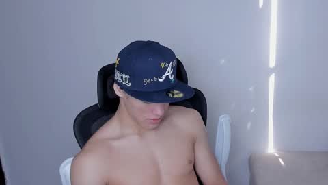 Laureent online show from November 30, 7:07 pm