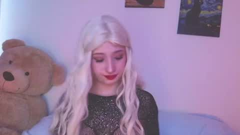 Laurem  online show from July 13, 7:49 pm