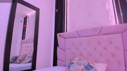 Laurem online show from March 8, 7:09 pm