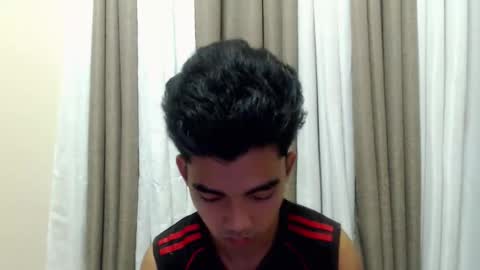 Snapshot of laurence_cuttieguyhere chatting on March 10, 5:29 pm laurence_cuttieguyhere online show from March 10, 5:29 pm