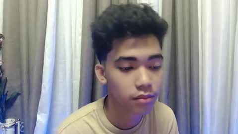 Snapshot of laurence_cuttieguyhere chatting on March 17, 6:33 pm laurence_cuttieguyhere online show from March 17, 6:33 pm