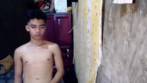 Snapshot of laurence_cuttieguyhere chatting on April 18, 7:07 pm laurence_cuttieguyhere online show from April 18, 7:07 pm