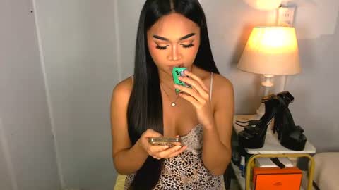 Snapshot of laurenfox16 chatting on June 25, 5:17 pm chloe3 online show from June 25, 5:17 pm