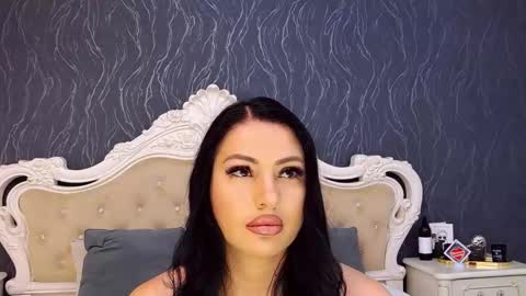 Snapshot of laurenjenssen chatting on November 13, 8:35 am Laura online show from November 13, 8:35 am