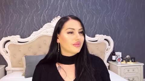 Snapshot of laurenjenssen chatting on November 17, 3:29 pm Laura online show from November 17, 3:29 pm