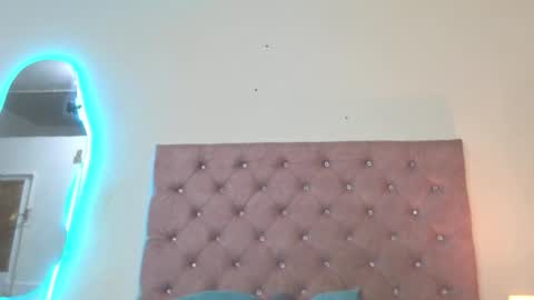 laurenlaine online show from June 7, 2:32 pm