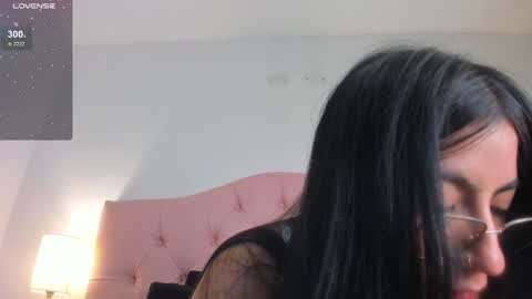 laurenn_smitth online show from December 11, 3:37 pm