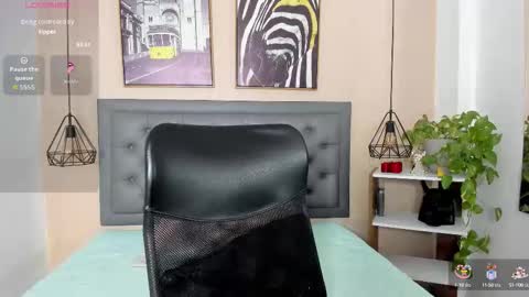 Snapshot of laurenrosee_ chatting on November 3, 1:56 pm Lauren  online show from November 3, 1:56 pm