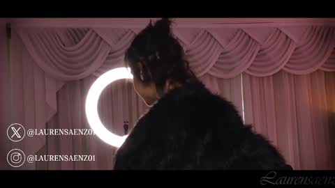 Lauren Saenz online show from January 17, 12:10 pm