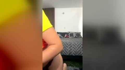 Snapshot of laurensmith05 chatting on June 23, 3:32 pm laurensmith05 online show from June 23, 3:32 pm