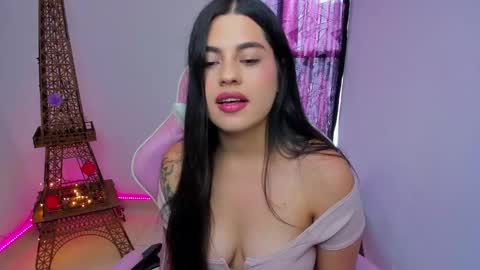 Snapshot of laurenth_foxy chatting on December 6, 6:17 pm lau online show from December 6, 6:17 pm