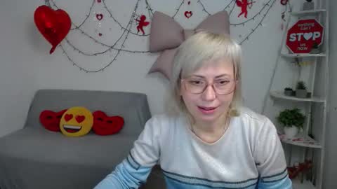 Lauren online show from February 10, 7:34 am