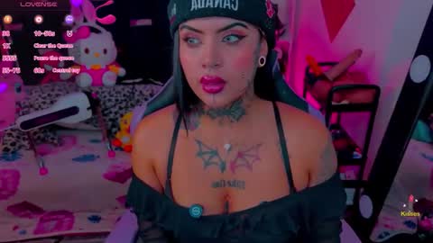 Snapshot of lauri_ink chatting on June 11, 2:11 am lauri online show from June 11, 2:11 am