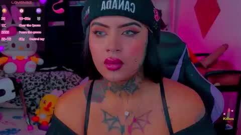 Snapshot of lauri_ink chatting on June 11, 2:53 am lauri online show from June 11, 2:53 am