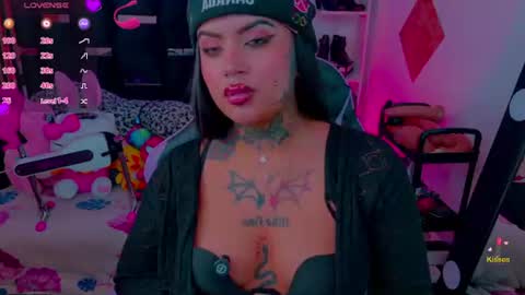 Snapshot of lauri_ink chatting on June 12, 10:25 am lauri online show from June 12, 10:25 am