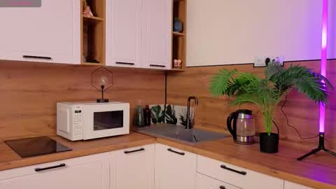 Laura online show from December 4, 5:06 am