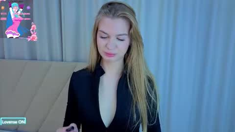 Snapshot of lauriegutierrez chatting on February 23, 5:05 am Laura online show from February 23, 5:05 am