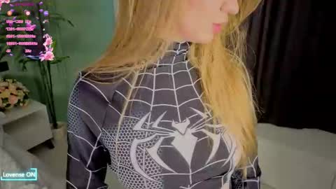 Snapshot of lauriegutierrez chatting on March 28, 5:07 am Laura online show from March 28, 5:07 am