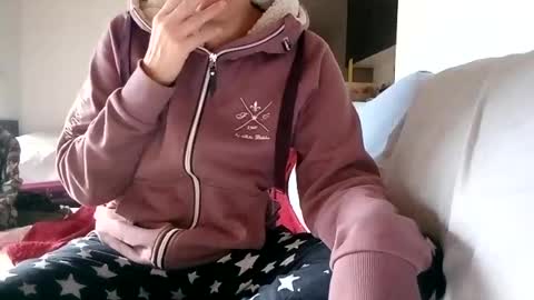 Snapshot of lauriehotxxx chatting on December 9, 3:33 pm lauriehotxxx online show from December 9, 3:33 pm