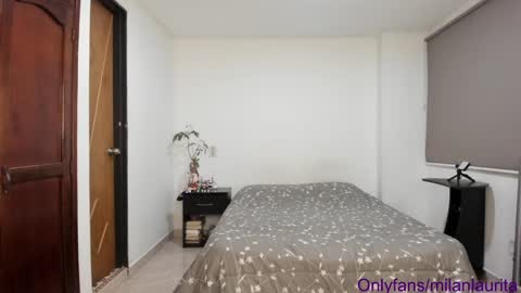 Snapshot of lauritamilan1 chatting on December 24, 1:38 am laura   online show from December 24, 1:38 am