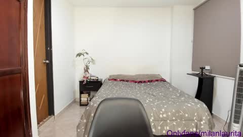 Snapshot of lauritamilan1 chatting on December 29, 3:54 am laura   online show from December 29, 3:54 am