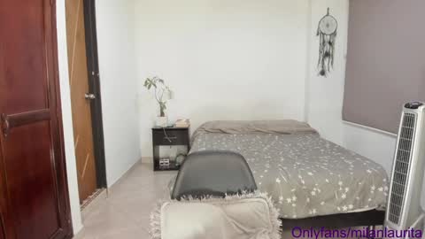 Snapshot of lauritamilan1 chatting on January 31, 8:11 am laura   online show from January 31, 8:11 am