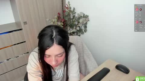 Lauryn online show from May 4, 6:59 pm