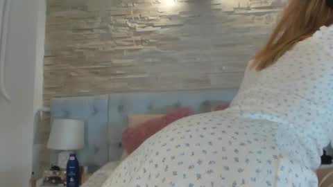 Snapshot of lauryncopper chatting on February 26, 10:15 am Lauryn online show from February 26, 10:15 am