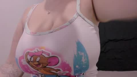 Snapshot of lauu_g chatting on November 5, 10:15 am Lauu G online show from November 5, 10:15 am