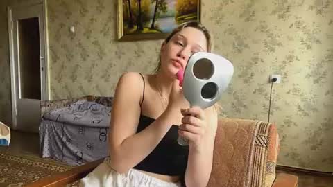 Snapshot of lavadahazeltine chatting on June 14, 11:23 am Elin online show from June 14, 11:23 am