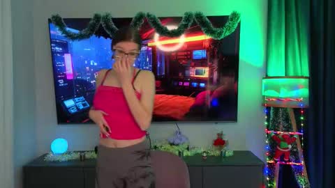 Snapshot of laveniadevoss chatting on December 1, 6:51 am Gloria online show from December 1, 6:51 am