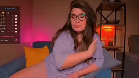 Snapshot of laverna_black chatting on February 14, 3:00 am Laverna online show from February 14, 3:00 am