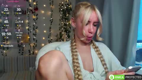 Mia online show from October 17, 12:52 pm