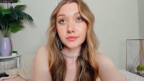 Snapshot of laviniahoutz chatting on June 25, 5:12 am Jane online show from June 25, 5:12 am