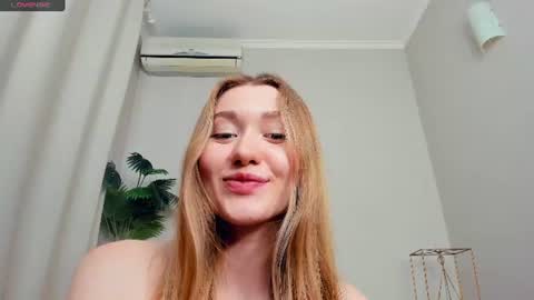 Snapshot of laviniahoutz chatting on July 5, 4:19 am Jane online show from July 5, 4:19 am