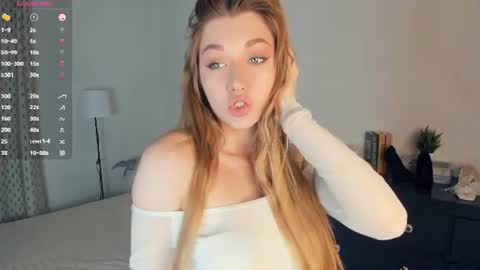 Snapshot of laviniahoutz chatting on July 15, 10:59 pm Jane online show from July 15, 10:59 pm