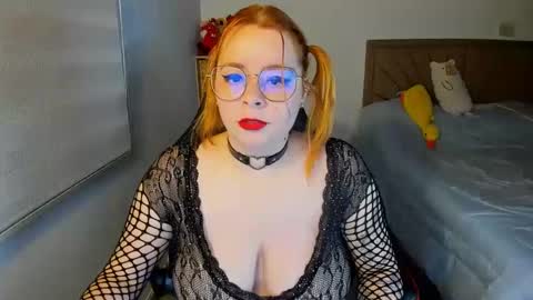 laylaah online show from September 13, 1:05 am