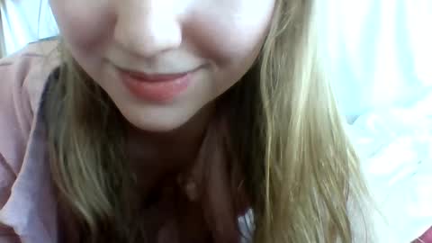 layannalea online show from February 14, 7:54 pm