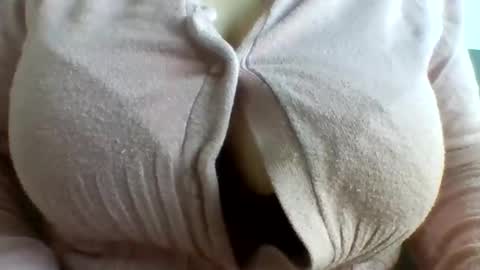 layannalea online show from November 30, 11:42 pm