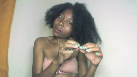 Snapshot of layannek chatting on September 20, 1:50 am layannek online show from September 20, 1:50 am