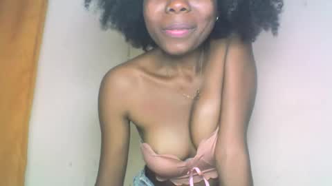 Snapshot of layannek chatting on September 20, 1:56 pm layannek online show from September 20, 1:56 pm