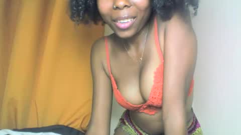 Snapshot of layannek chatting on September 22, 6:32 pm layannek online show from September 22, 6:32 pm