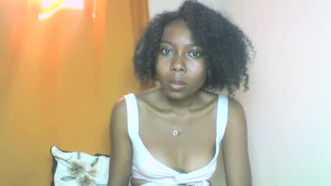 Snapshot of layannek chatting on September 29, 6:18 am layannek online show from September 29, 6:18 am