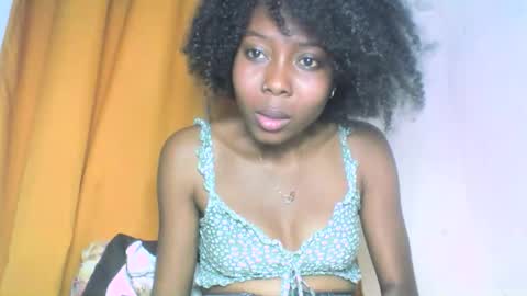 Snapshot of layannek chatting on October 3, 9:56 pm layannek online show from October 3, 9:56 pm