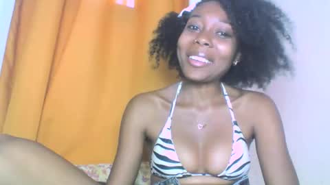 Snapshot of layannek chatting on October 4, 10:02 am layannek online show from October 4, 10:02 am