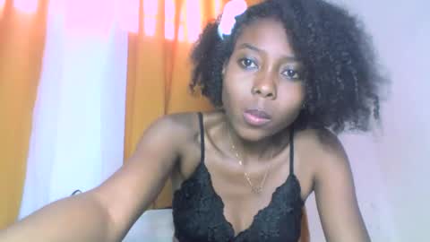 Snapshot of layannek chatting on October 5, 10:13 am layannek online show from October 5, 10:13 am