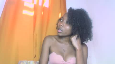 Snapshot of layannek chatting on October 8, 7:06 am layannek online show from October 8, 7:06 am