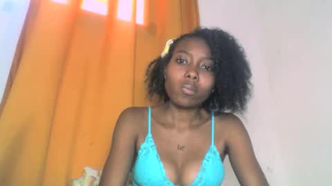 Snapshot of layannek chatting on October 10, 8:13 am layannek online show from October 10, 8:13 am