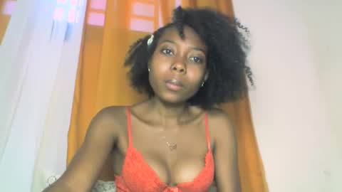 Snapshot of layannek chatting on October 12, 12:04 pm layannek online show from October 12, 12:04 pm